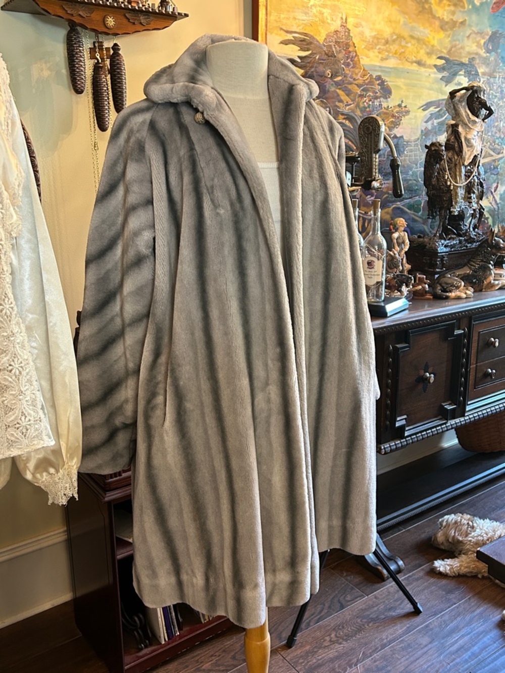 1960’s La France Lido Simulated Silver Chinchilla Fur Swing Coat Sz M